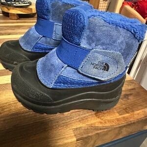 Toddler 7 The North Face Vibrant Blue Faux Fur Boots